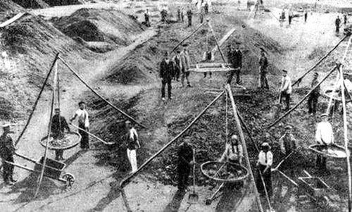 Сортування руди на Покровських марганцевих рудниках  (початок ХХ століття)
